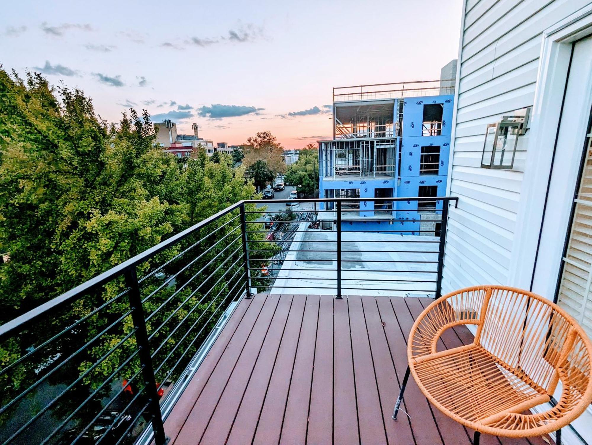 Luxurious 3 Bedroom Apt With A Beautiful Balcony Washington Room photo